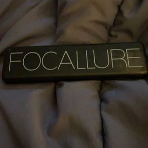 Focallure eyeshadow palette